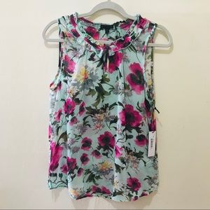 NWT Flowers print blouse with ruffles